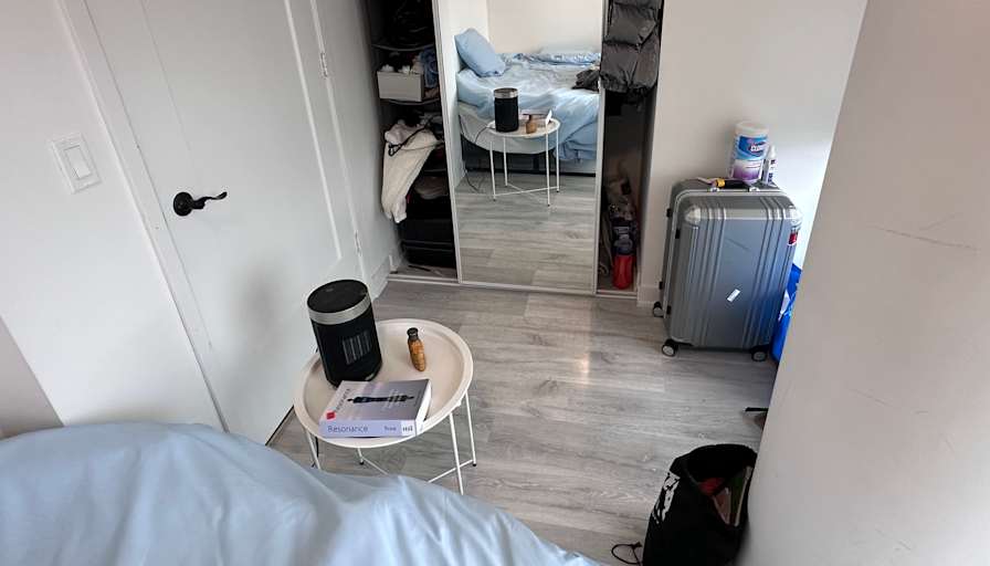 Hyun's room