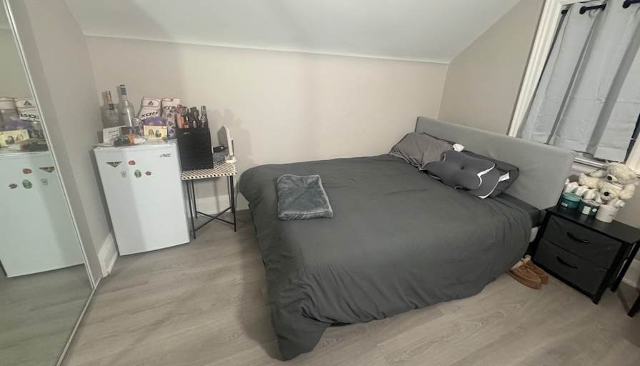 Eylul Barut's room