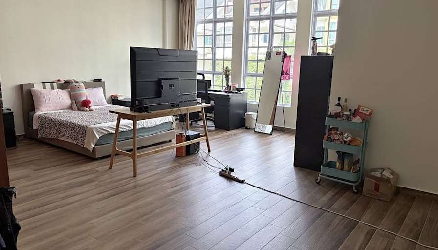 Alexis's room