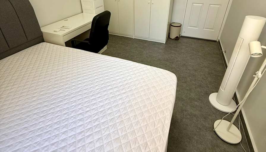 unique_zeus's room