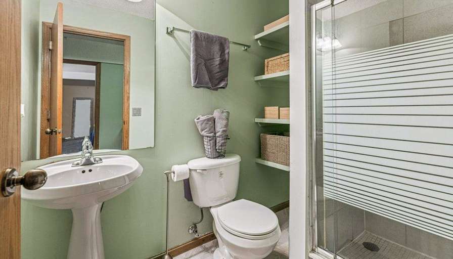Canmore Room Rental's room