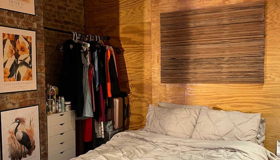 Caroline's room