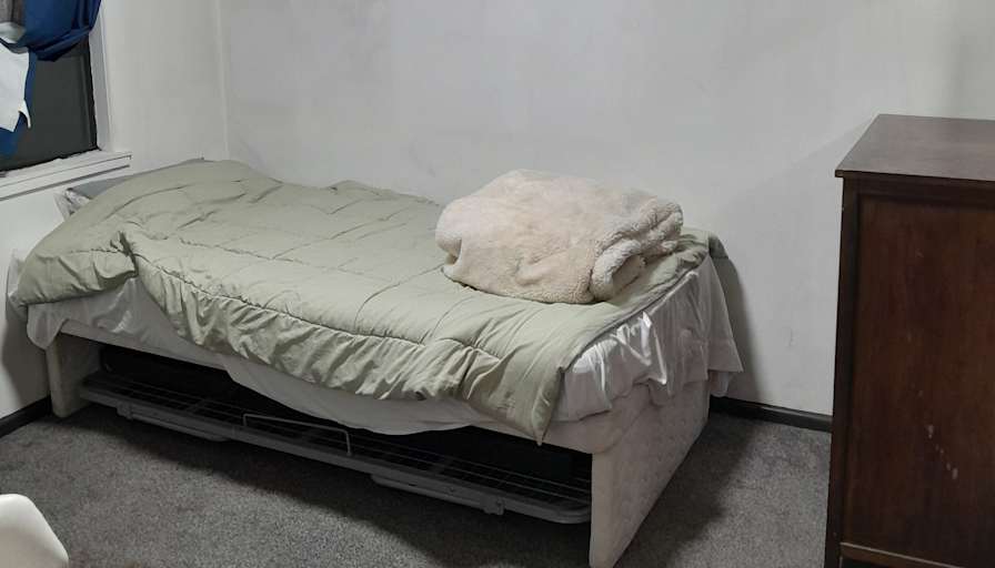 nisim's room