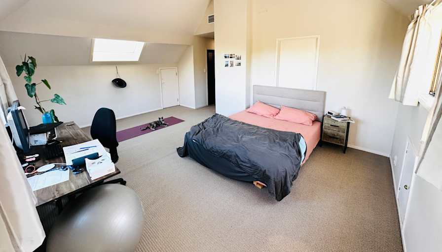 Gal's room