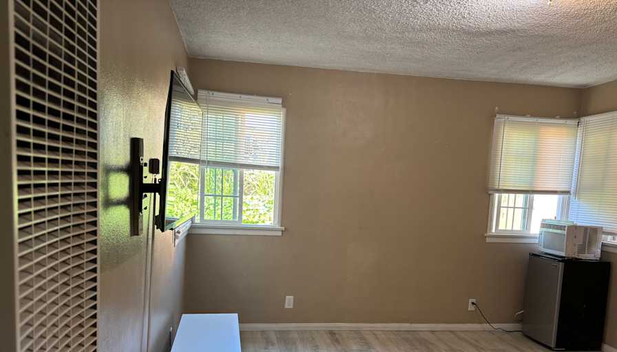 Jen's room