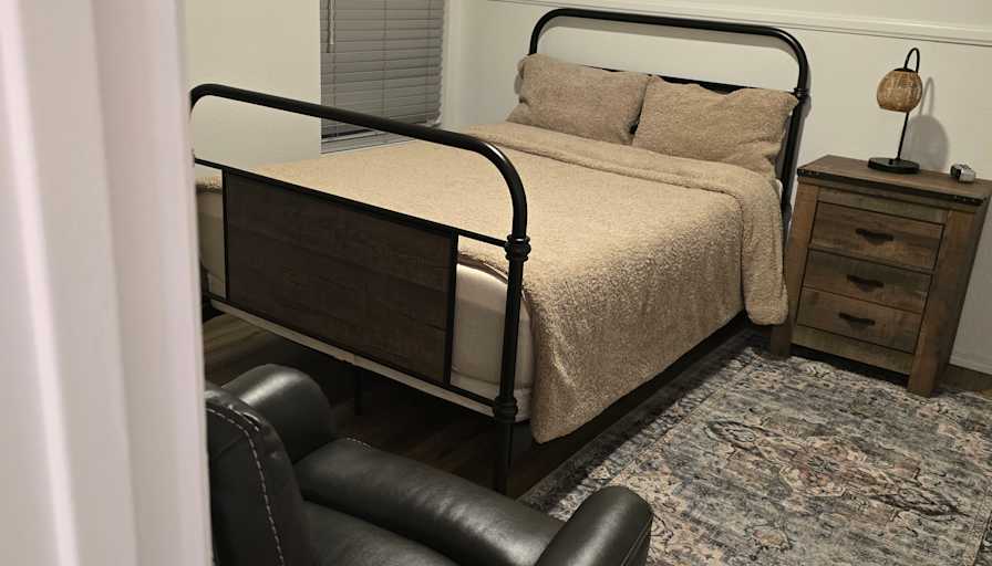 Ashraf Minai's room