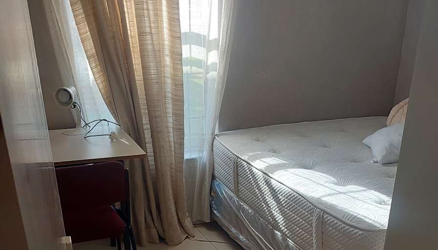 simon's room
