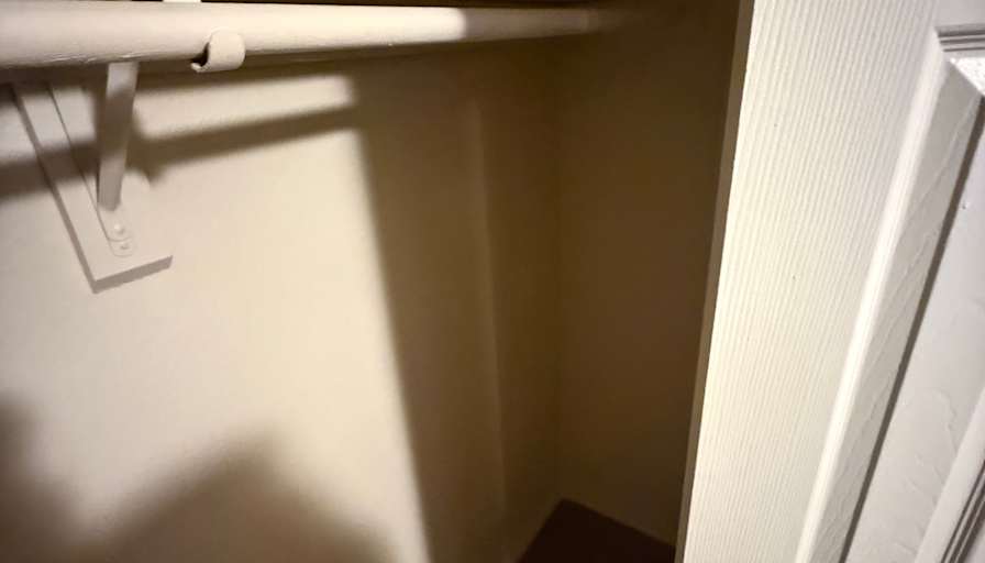 Desmond Ford Sr.'s room