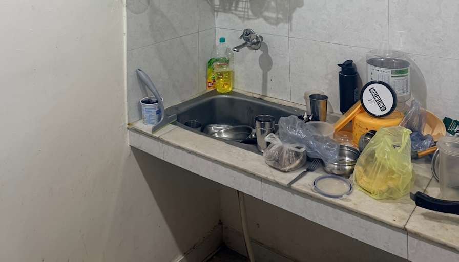 Agam Manan's room