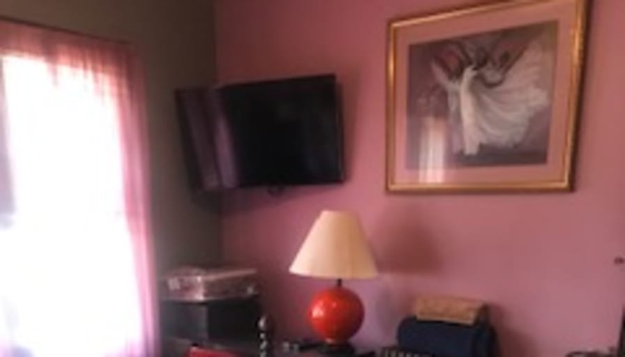 Leslie's room