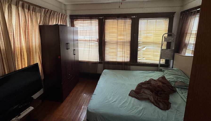 eddie's room