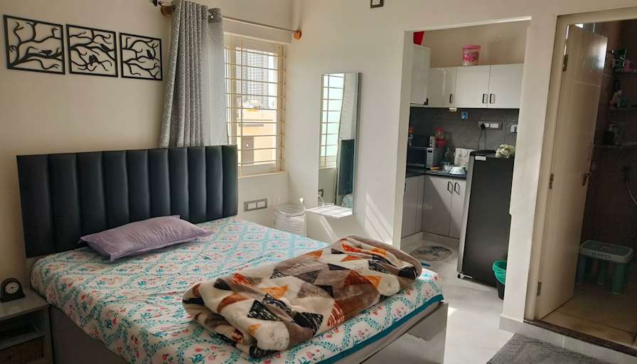 Ashish Jalota's room