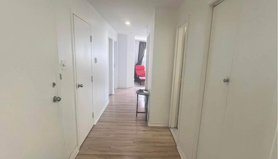 Safia Desrosiers's room