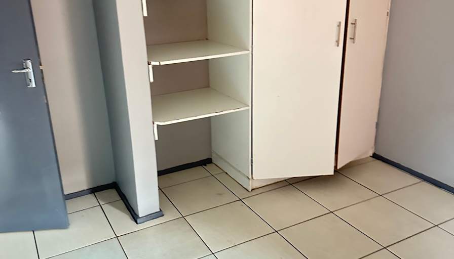 Sisonke's room