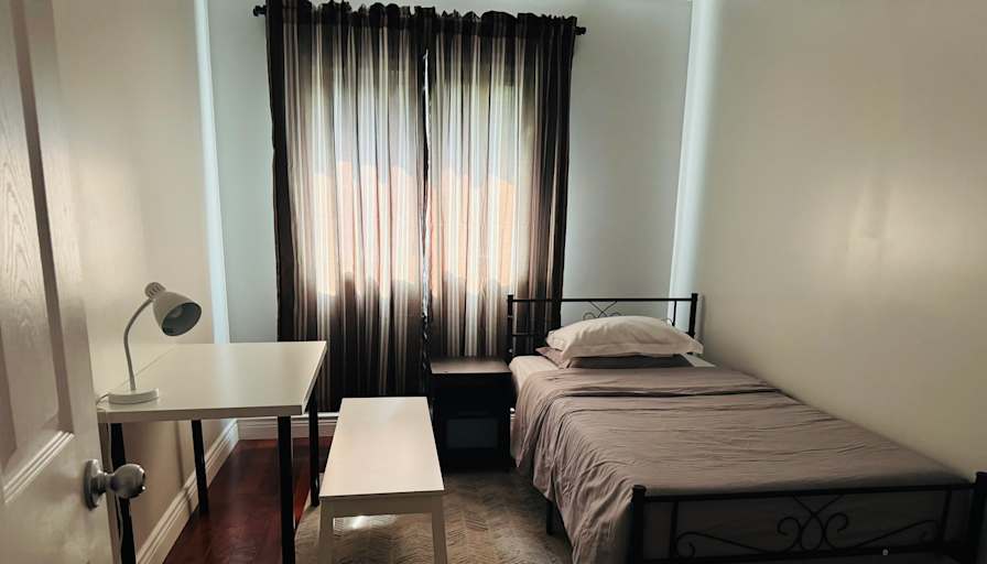 Julie Ann Malinis's room