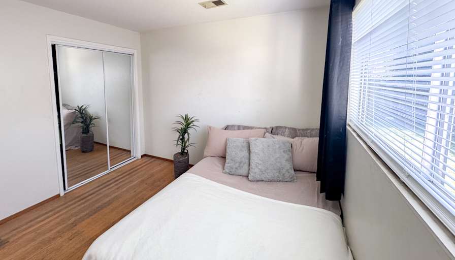 Edjean's room
