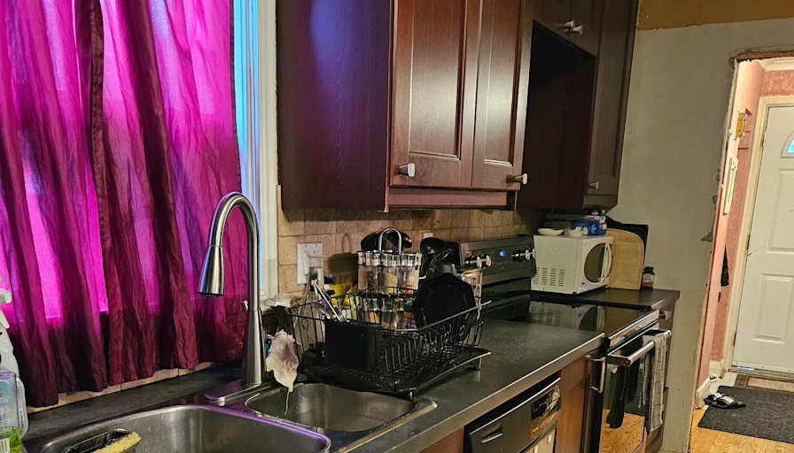 Donna's room