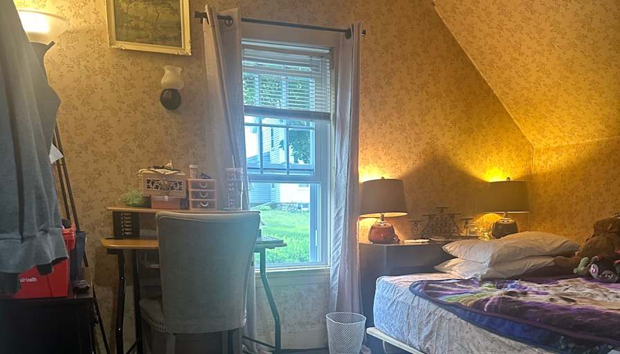 Len's room
