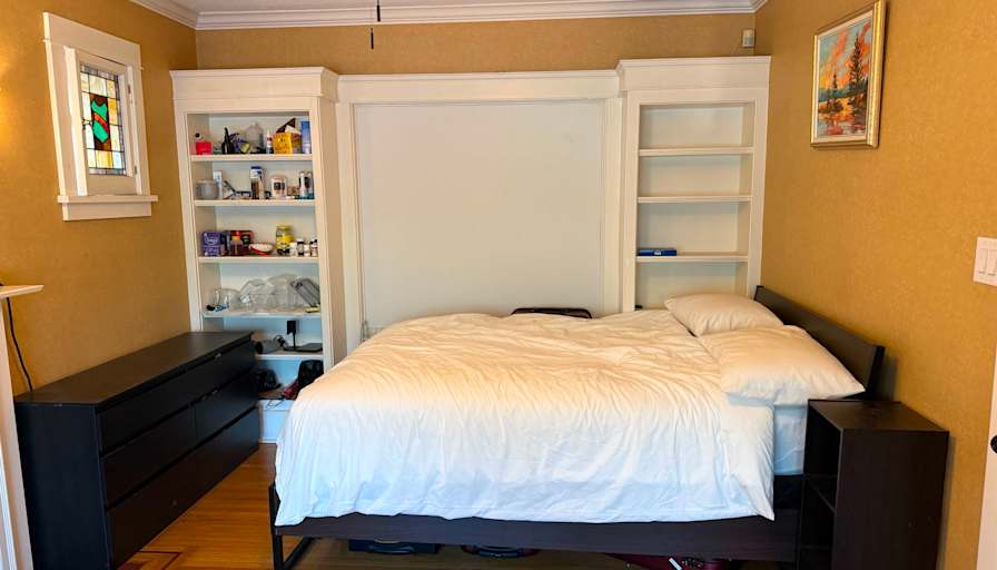Carlos's room
