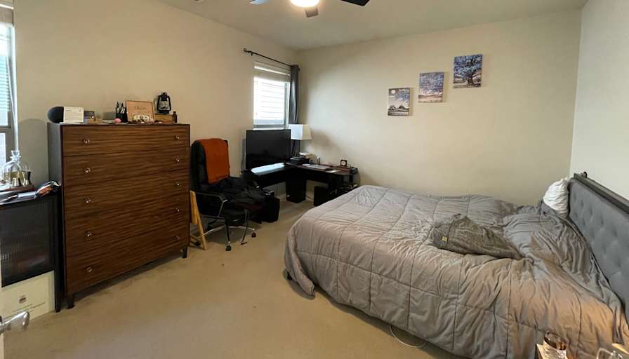 Yas's room