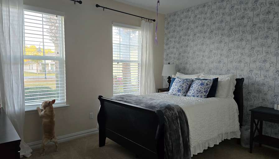 NICOLE's room