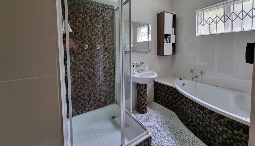 Noninzi's room