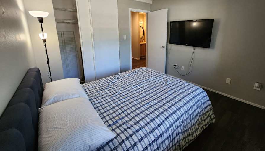 THALIA MORALES's room