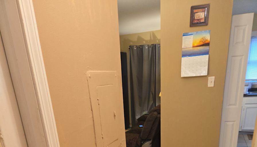 Aron Pitts's room