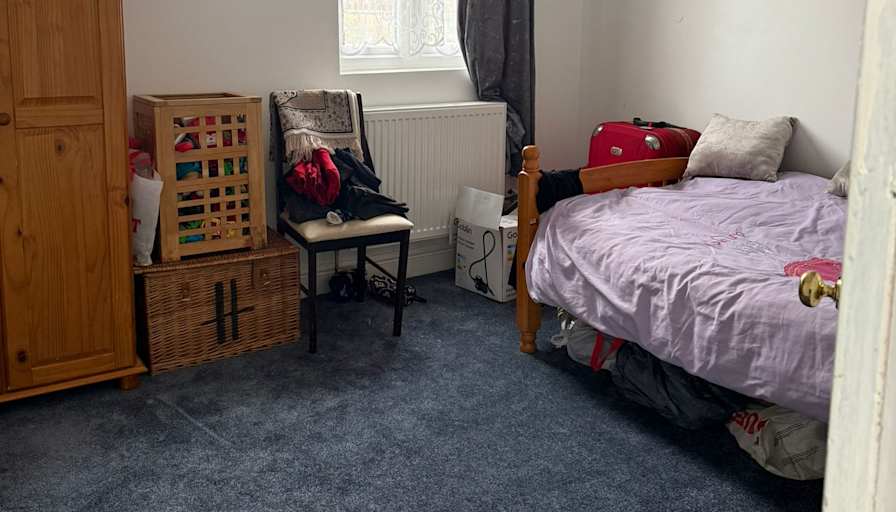 MEHEDI  HASAN's room