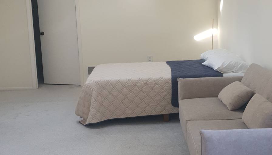 PhyuThwe's room