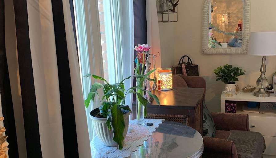 Sylvia OWNER living On Site acceptg ODSP ON Works Retirees Widow Widower Contractor Builder Mason's room