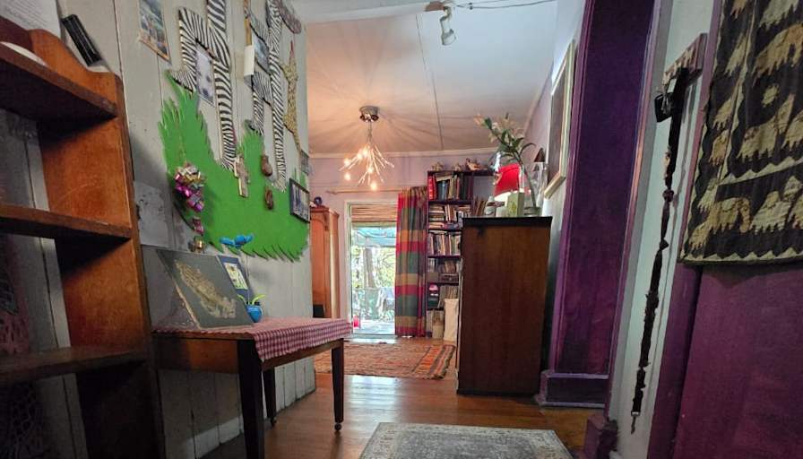 Green Point Tree House's room