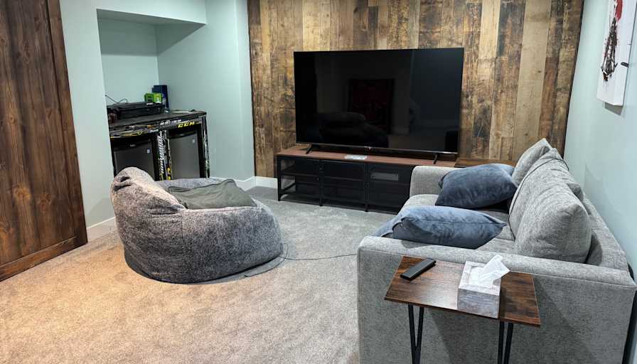 Cale Tamagi's room