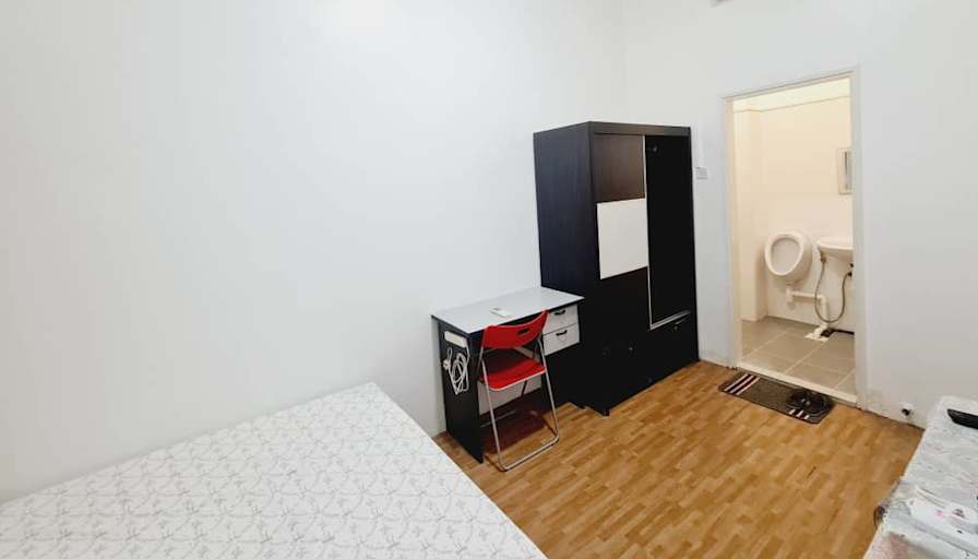 Roomy's room