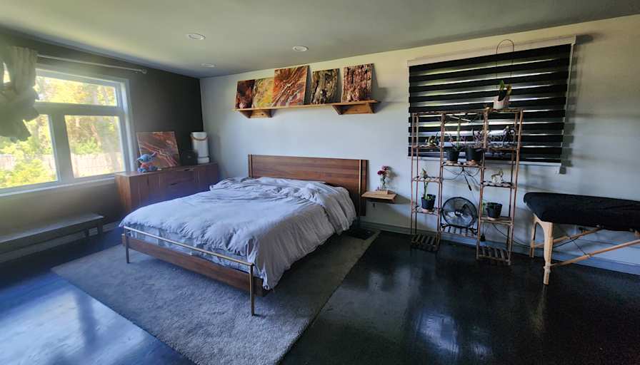 Patrick Vien's room