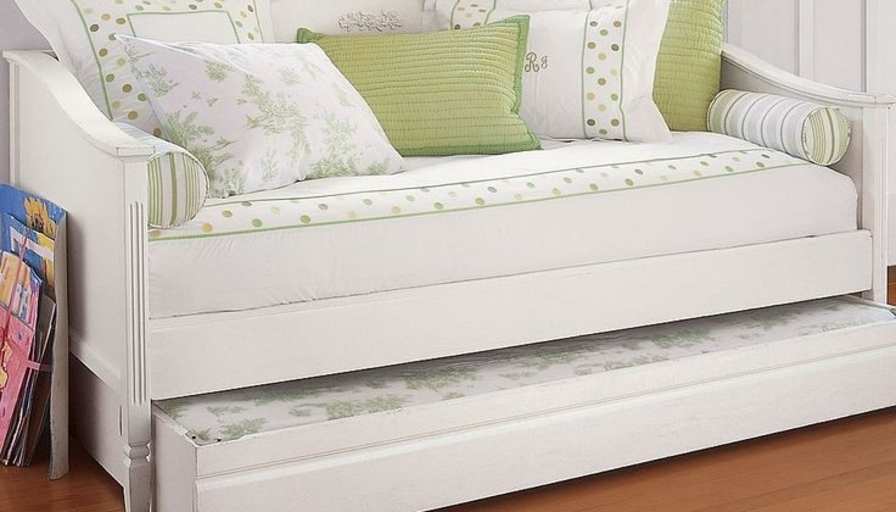 Sylvia OWNER living On Site acceptg ODSP ON Works Retirees Widow Widower Contractor Builder Mason's room