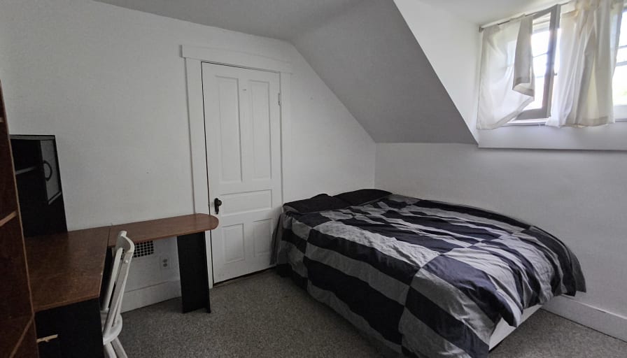 Kitty C's room