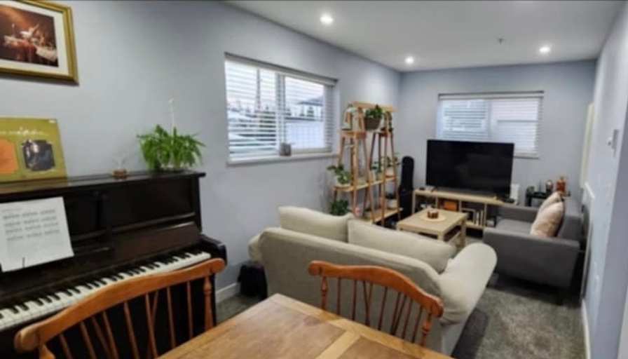 La Monte's room