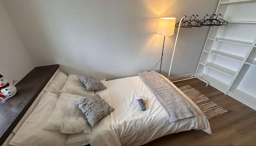 Housingfouryou's room