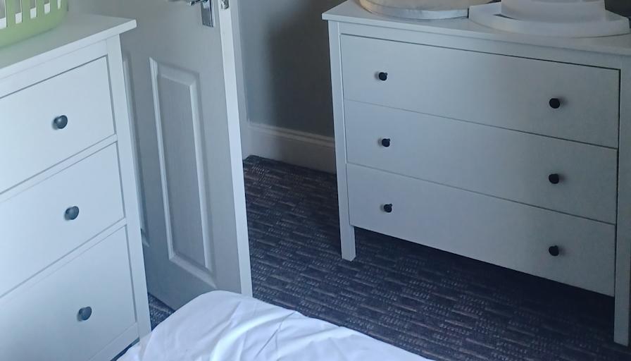 Clydebank Commuter Town to Glasgow's room