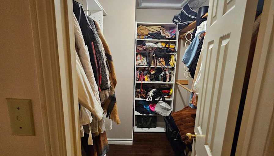 MOHSEN's room