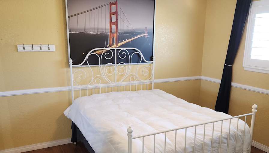 Luis's room