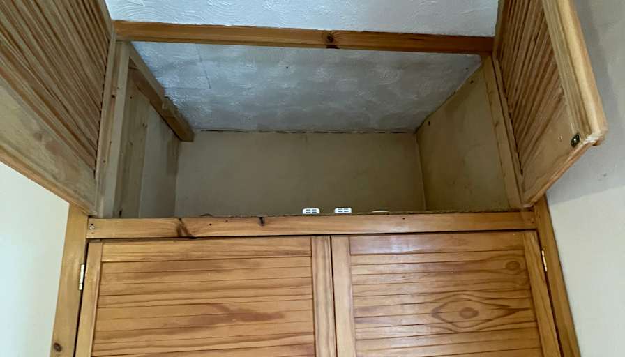 SavvaLET's room