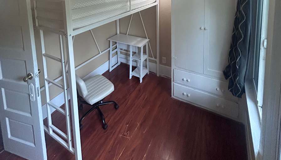 Lee's room