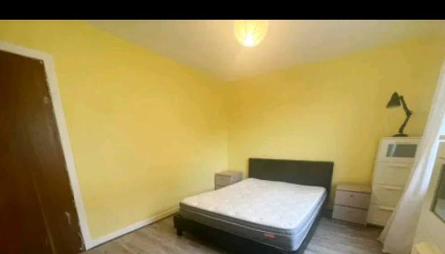 Zara's room