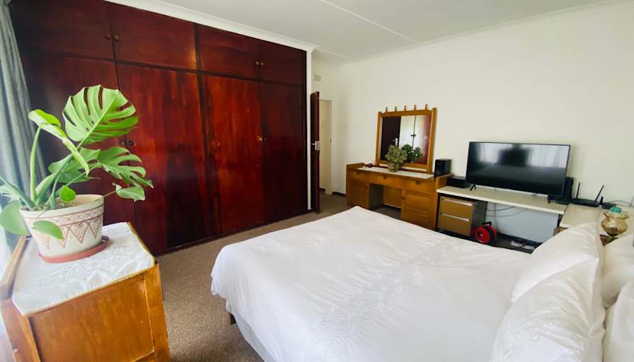 Tee's room