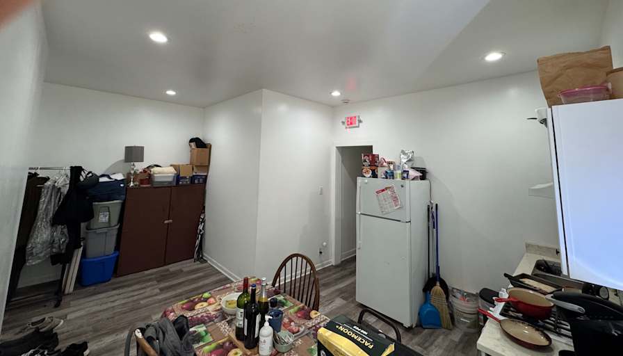Enrique's room