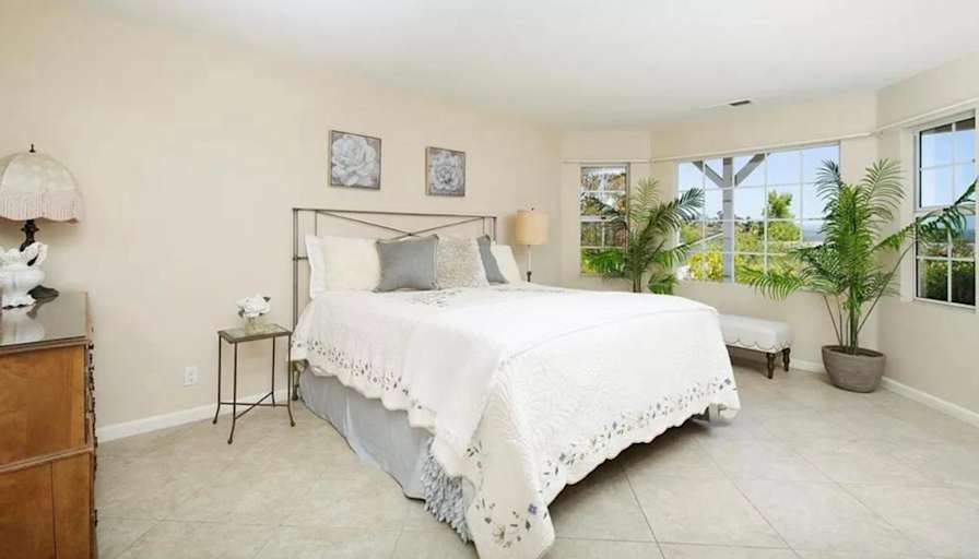 Lazaro's room