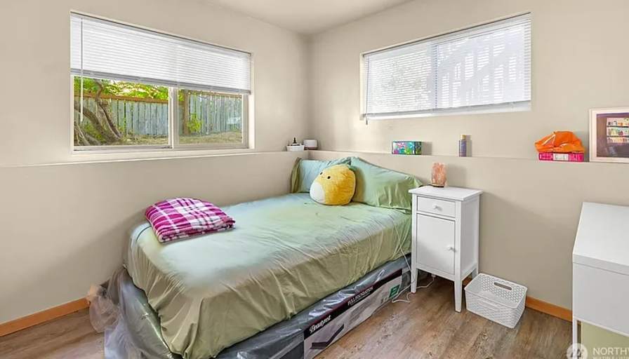 Cait Hawkins's room