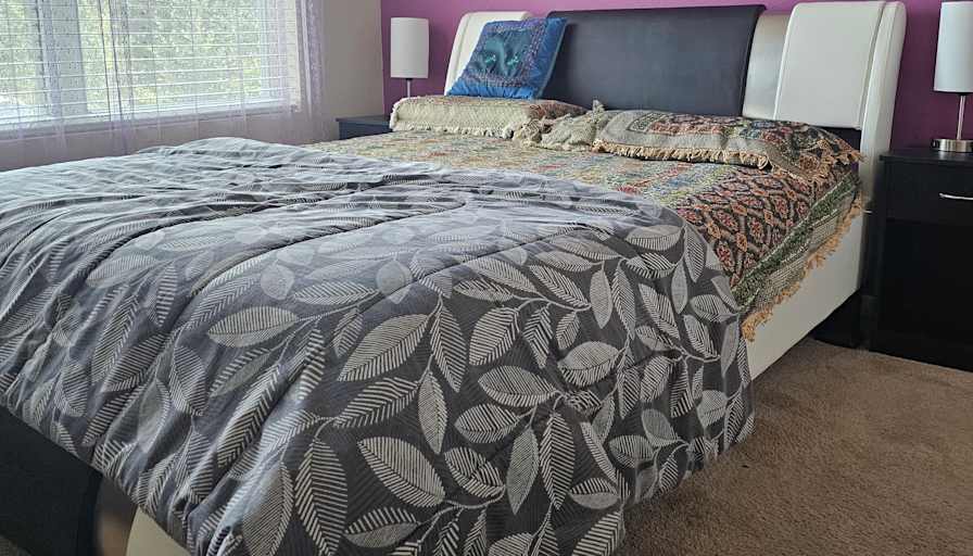 Farrukh najam's room